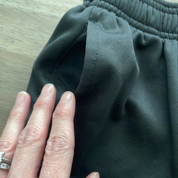 Puma 2 piece set size boys 5. Short sleeve top and slinky sweatpants bottoms - Picture 7 of 11